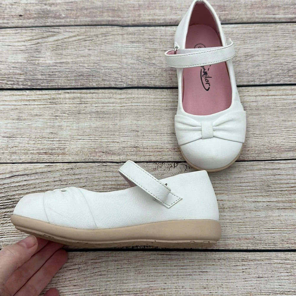 White Maryjanes in Perfect Condition Girls Size 9 - Picture 3 of 5